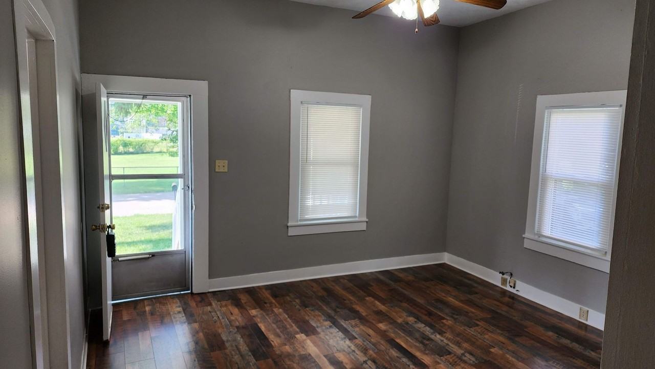 743 Rosedale Ave - Photo 4 of 15