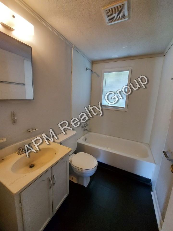 2710 Howell Ct Apt A - Photo 3 of 8