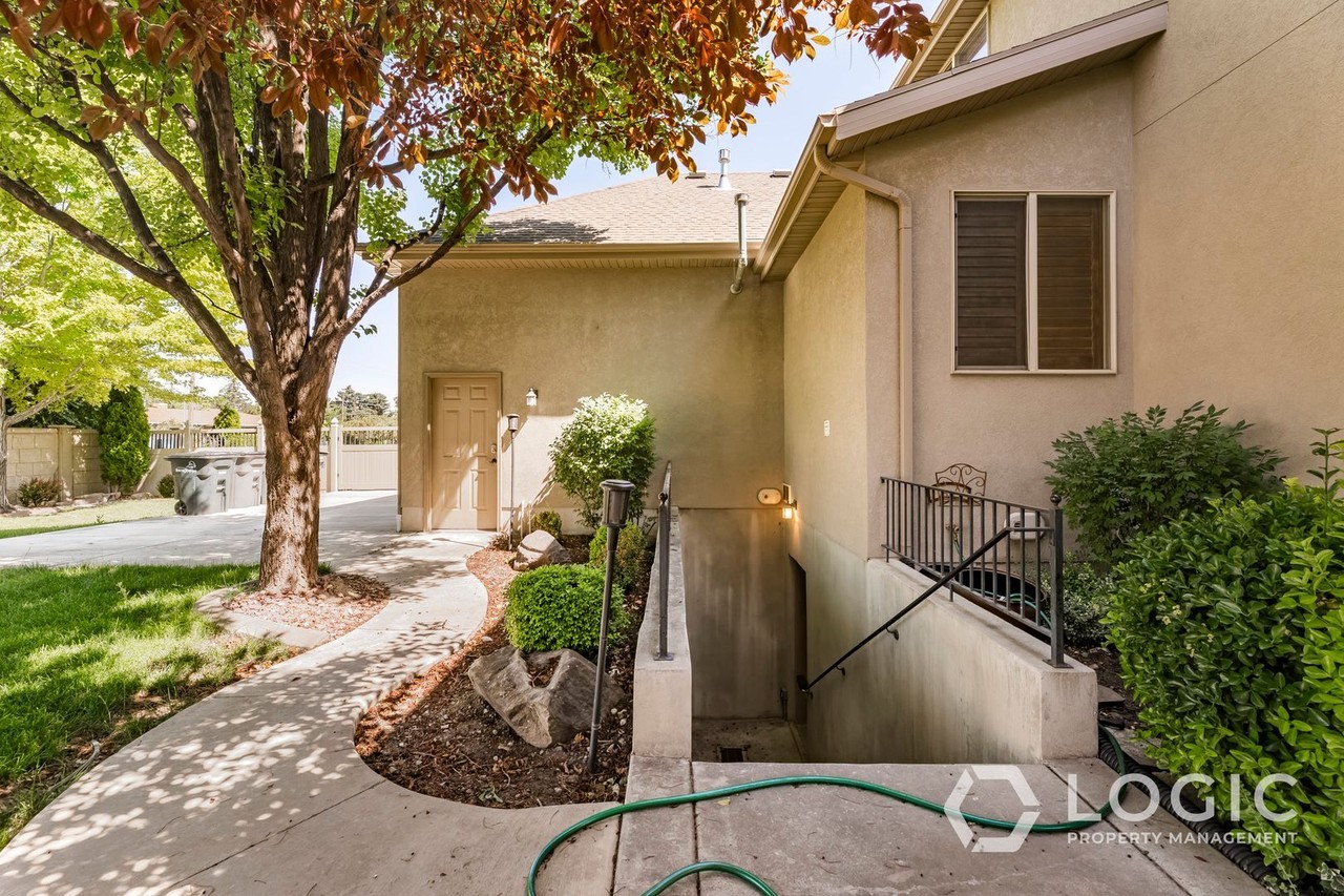 2184 W 10000 S - Photo 3 of 20