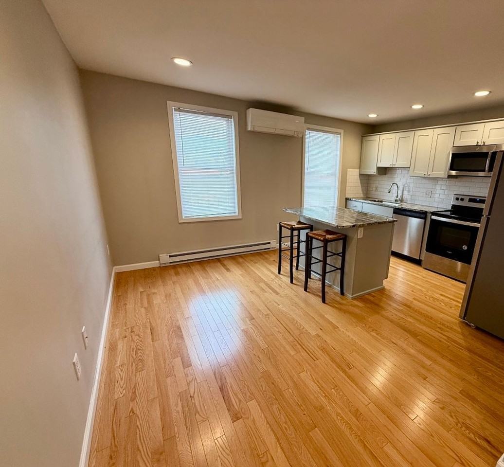 209 N Meadow St - Photo 3 of 6