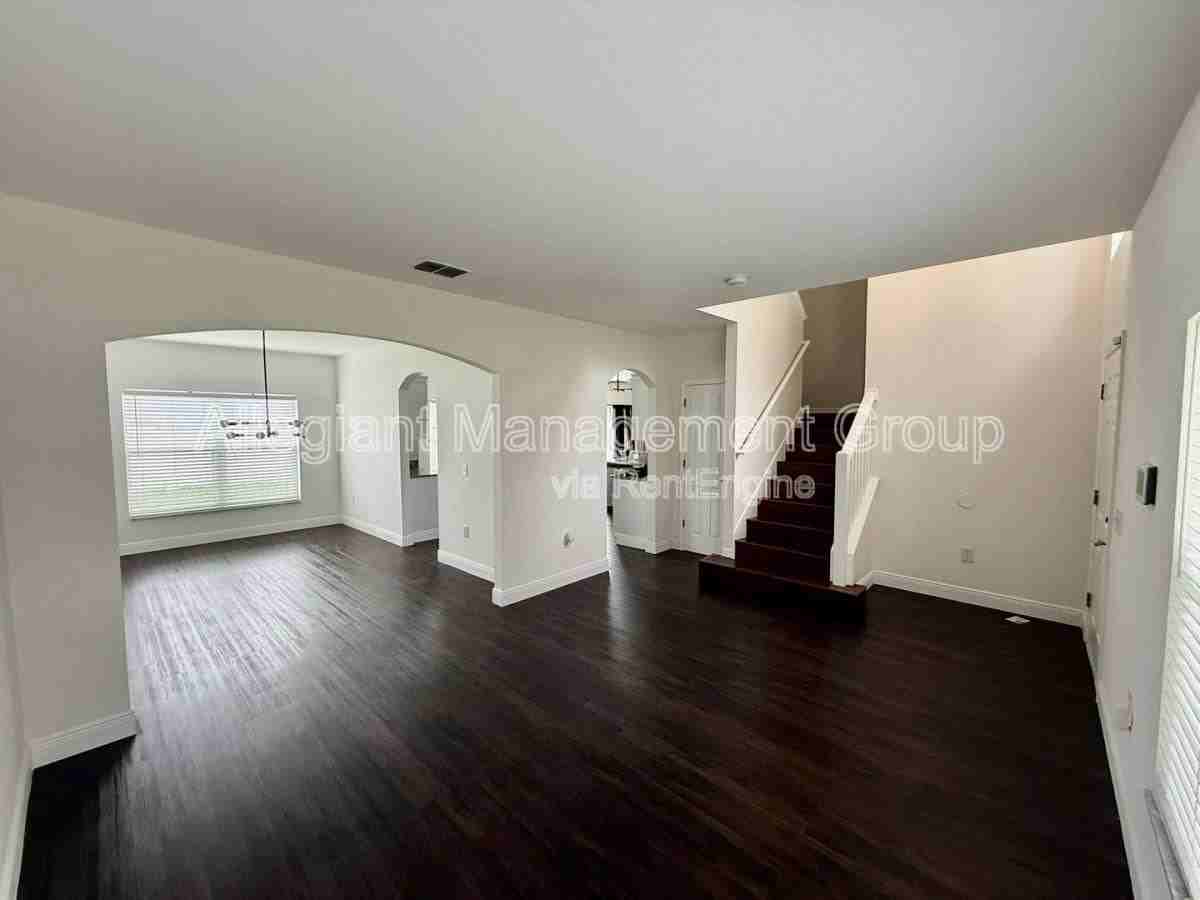 608 Bluebill Ct - Photo 3 of 10