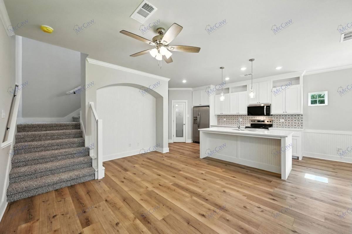 112 Market St - Photo 2 of 10