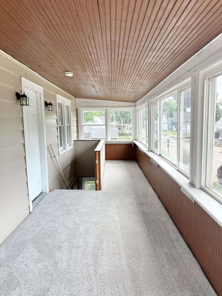 718 Parkway Ave - Photo 2 of 12