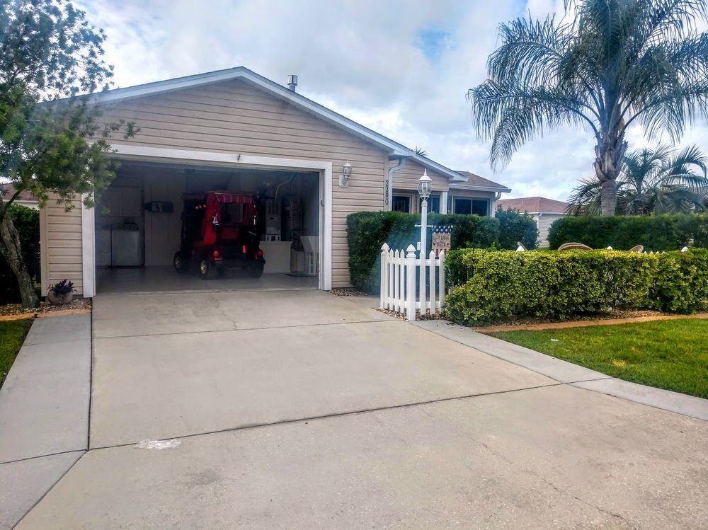 2390 Southern Oak Street - Photo 2 of 18