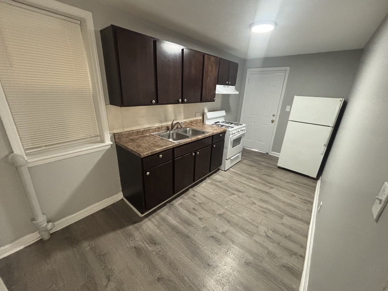 1911 S Cicero Ave - Photo 2 of 8