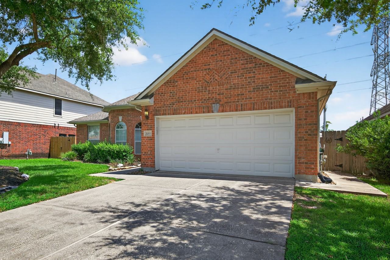 3491 Cedar Prairie Dr - Photo 2 of 13