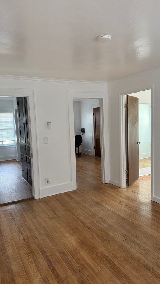 818 Westcott St - Photo 4 of 11