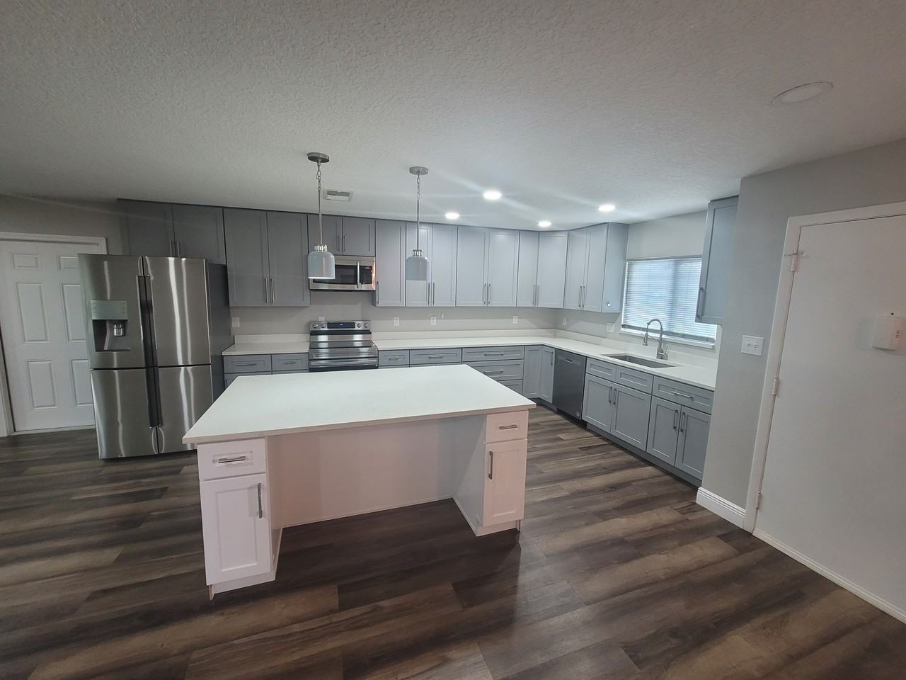 10481 Montpelier Cir - Photo 5 of 39