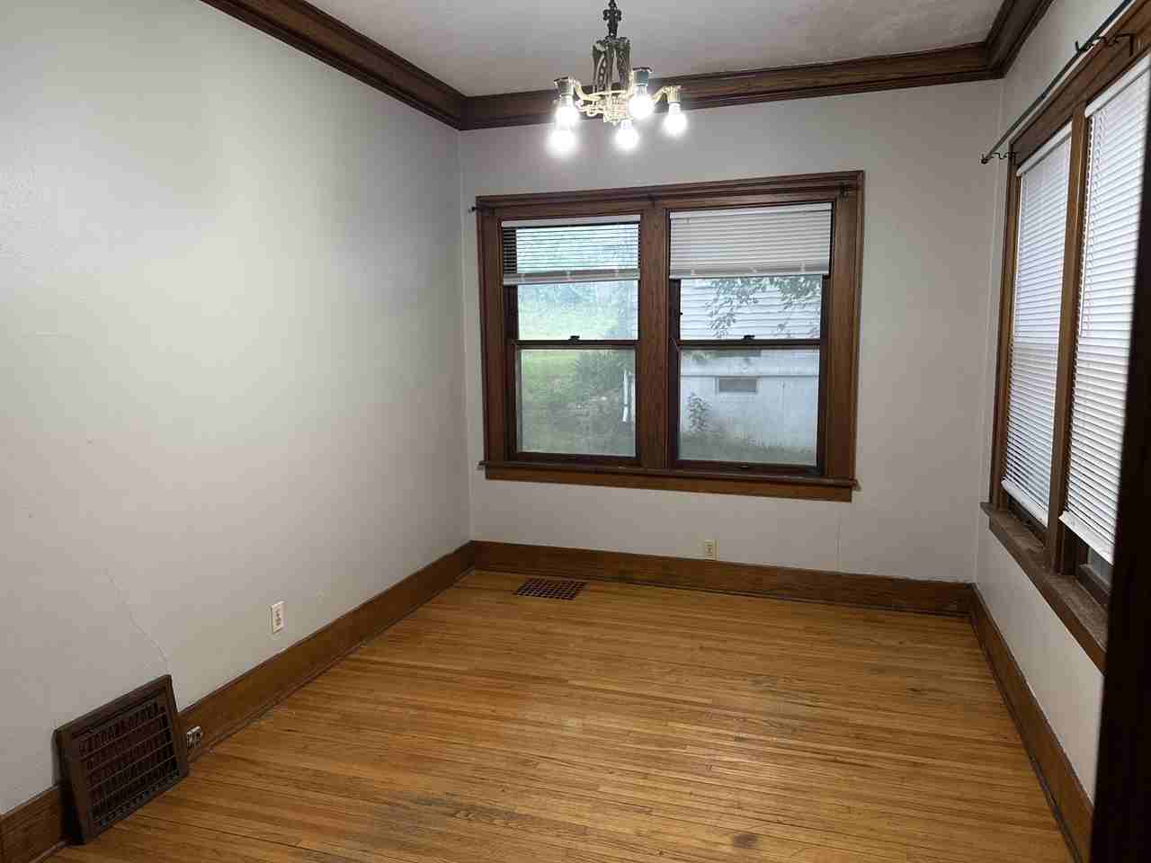 1537 Helmer St - Photo 2 of 16