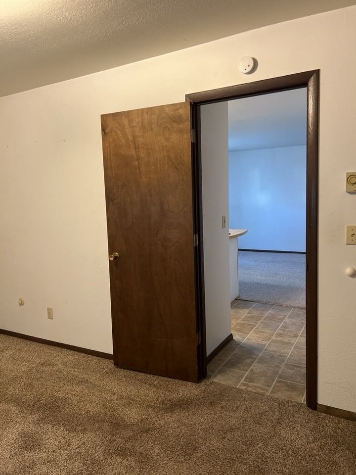 1321 S 2Nd St W - Photo 3 of 5