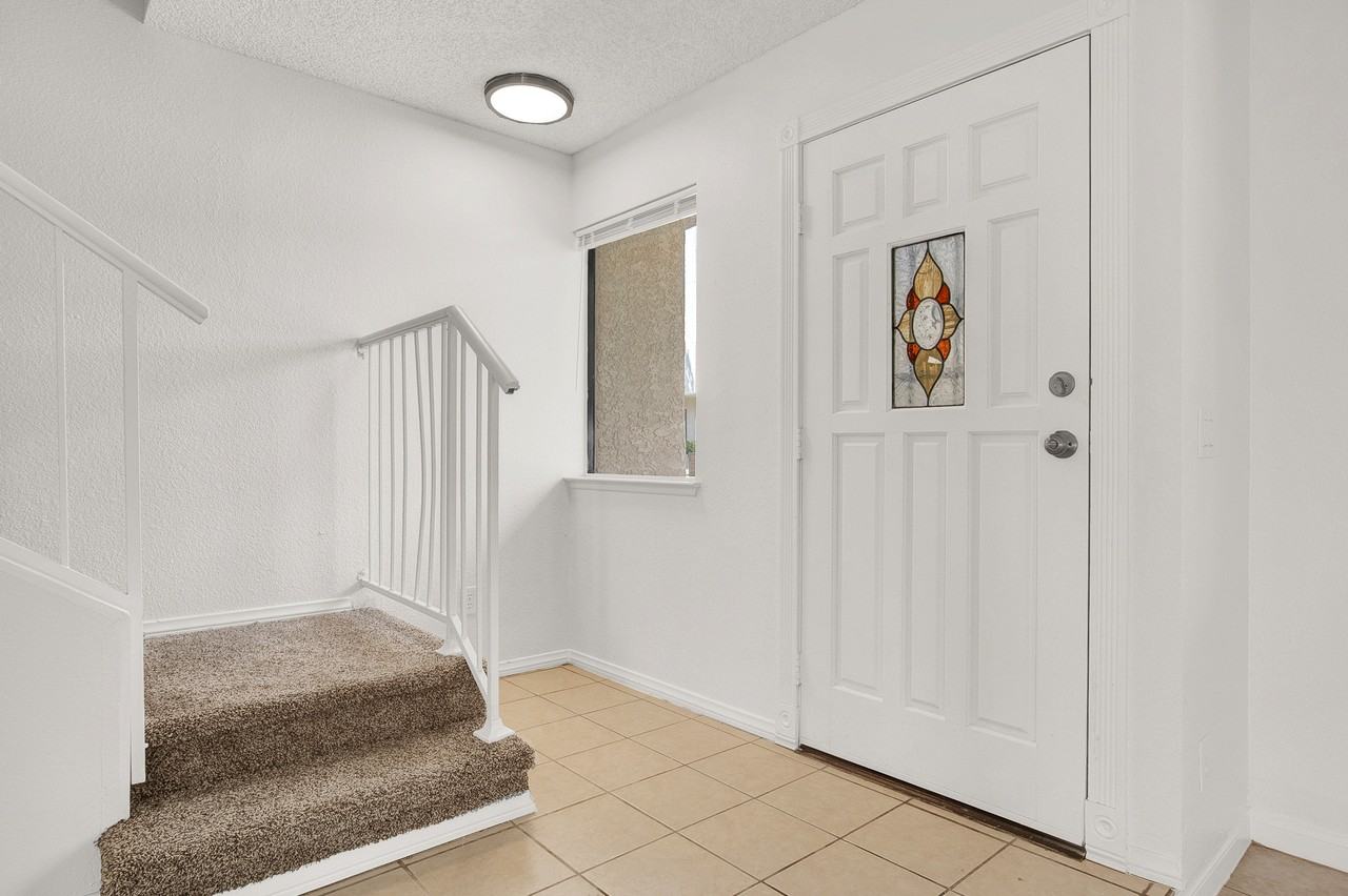 2639 Jacyra Ave - Photo 4 of 23