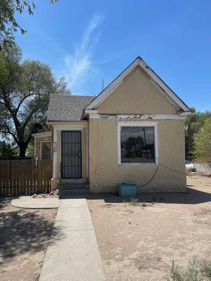 1220 W 17th St #A - Photo 2 of 2