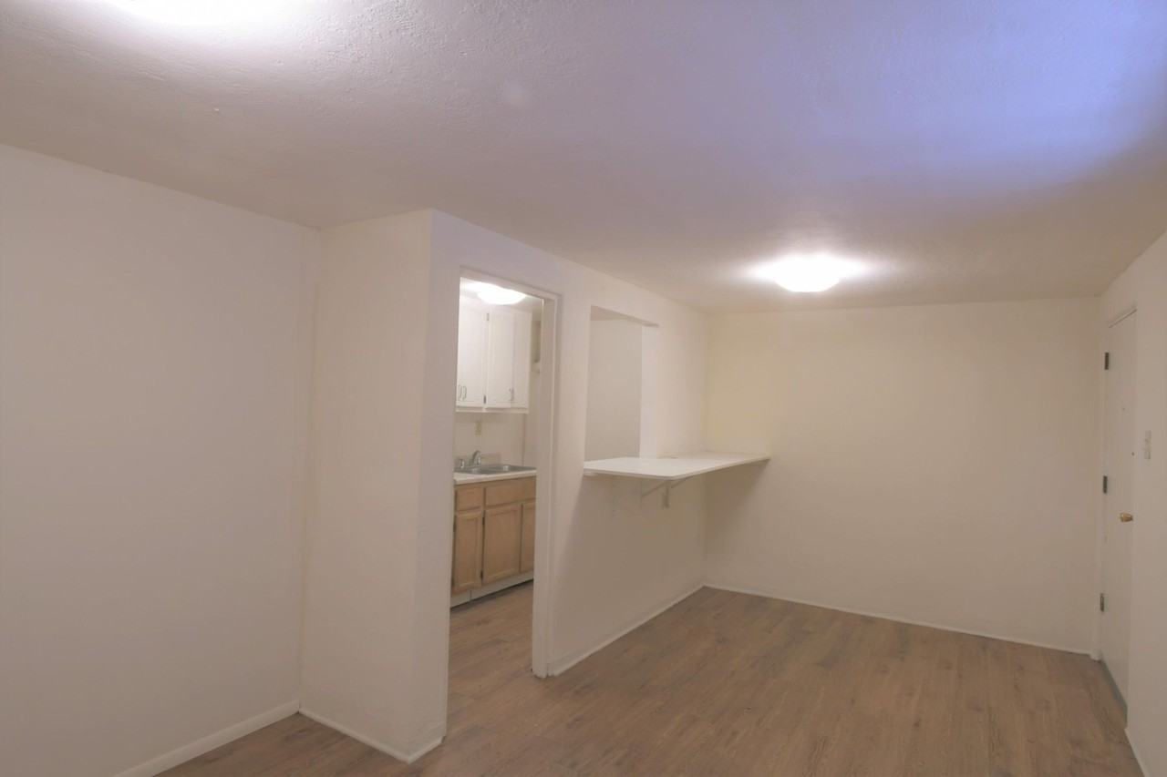 1110 Dr Martin Luther King Jr Ave Ne - Photo 3 of 34