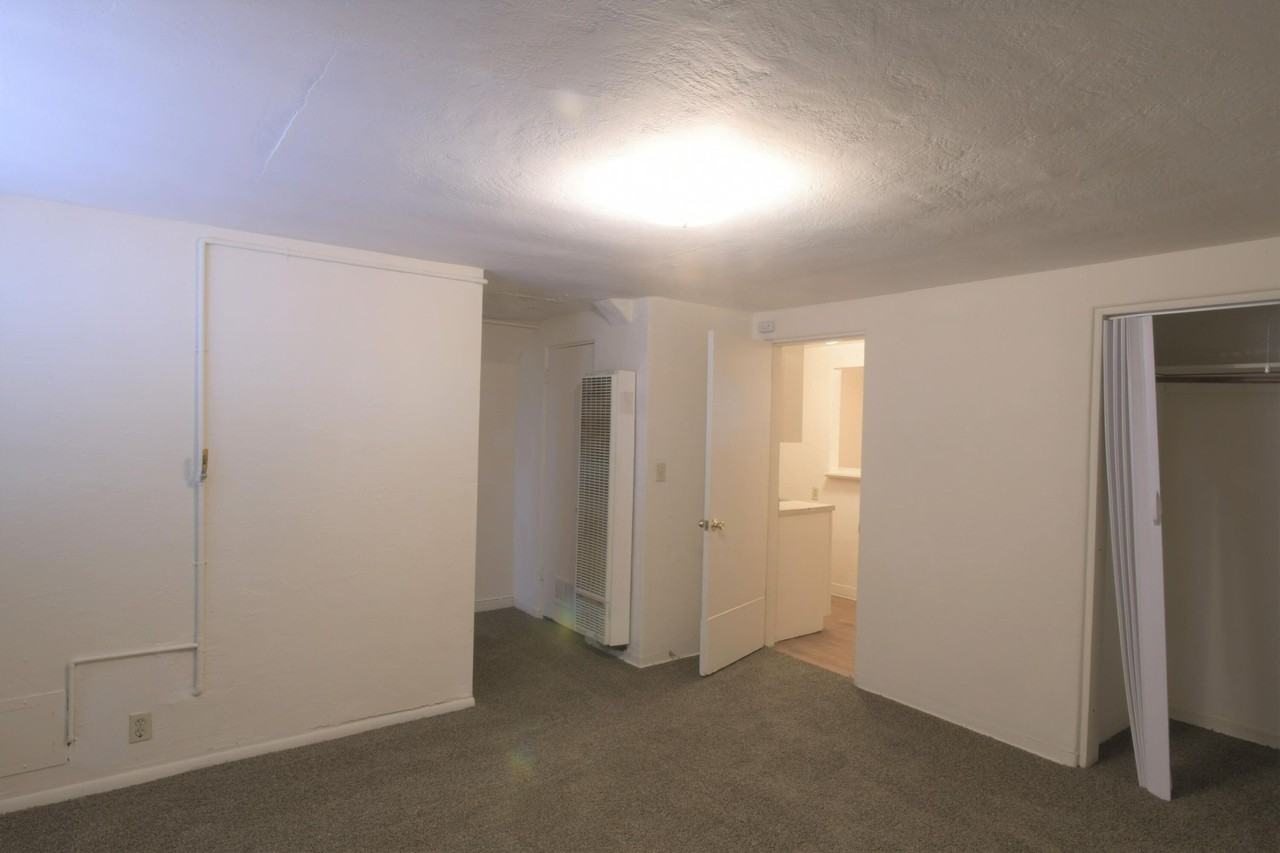 1110 Dr Martin Luther King Jr Ave Ne - Photo 7 of 34