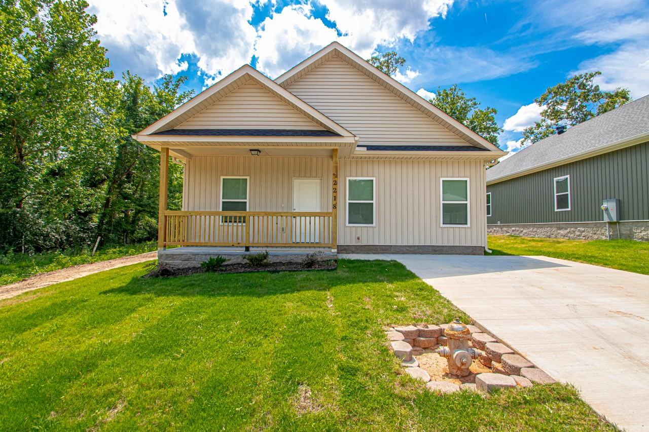 2218 Nichols Rd - Photo 2 of 41