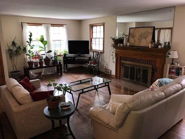 904 N Ivy St - Photo 3 of 15