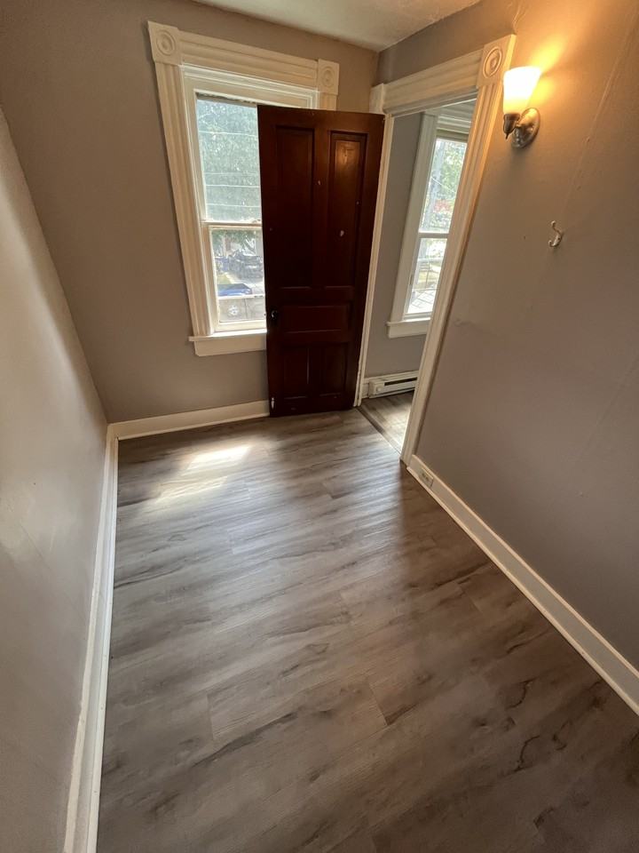 128 Ideal St - Photo 2 of 12