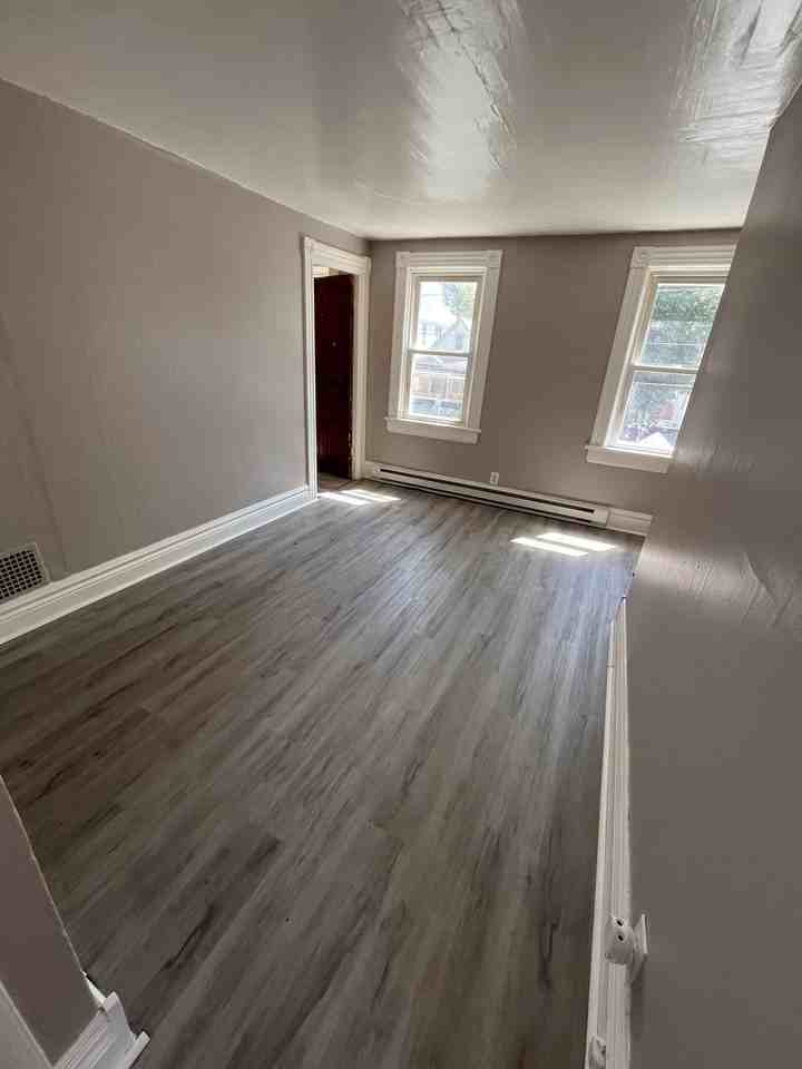 128 Ideal St - Photo 3 of 12
