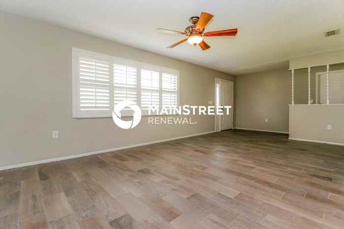 5048 Brandeis Cir S - Photo 2 of 16