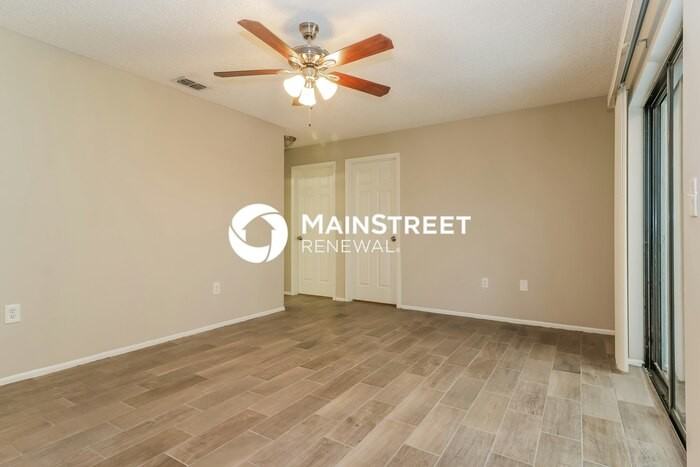 5048 Brandeis Cir S - Photo 3 of 16