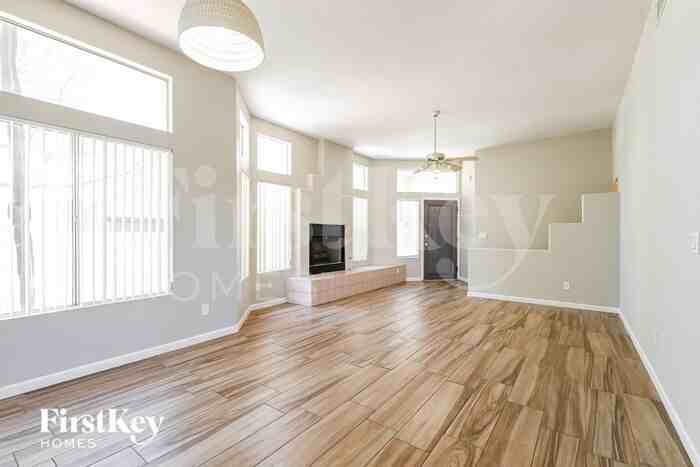 805 N Posthole Ln - Photo 3 of 16