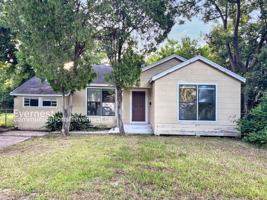 featured image of 815 Roosevelt St