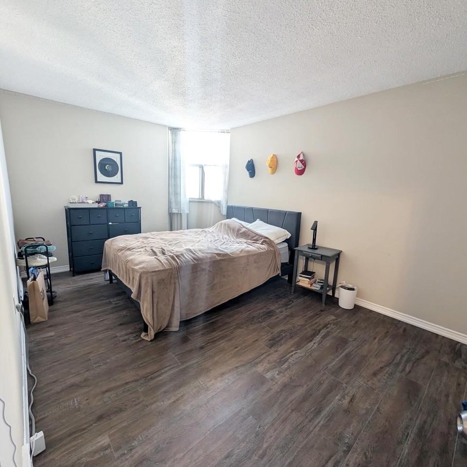 323 Colborne Street - Photo 3 of 16