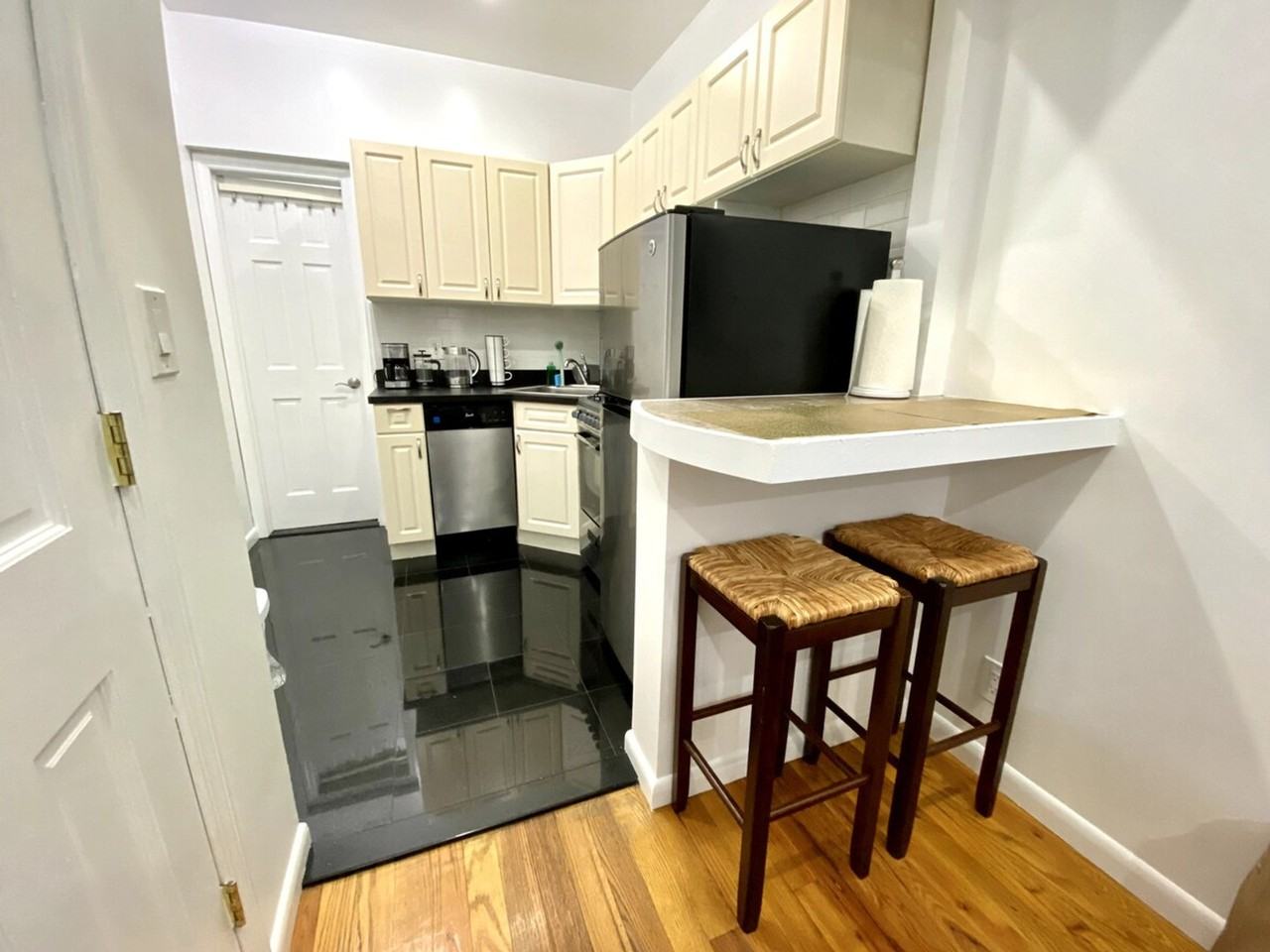 310 E 103rd St #1032007P - Photo 3 of 24