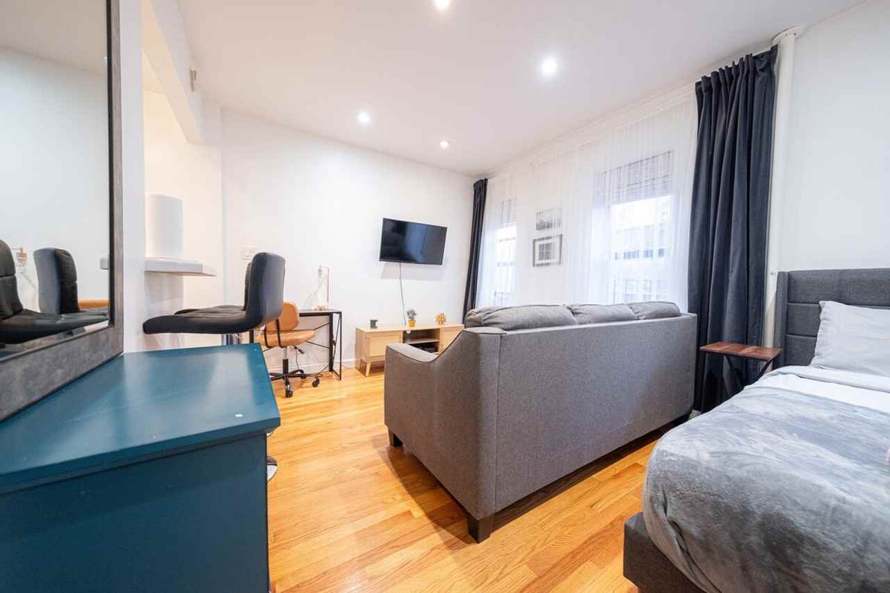 317 East 75th Street - Photo 4 of 23