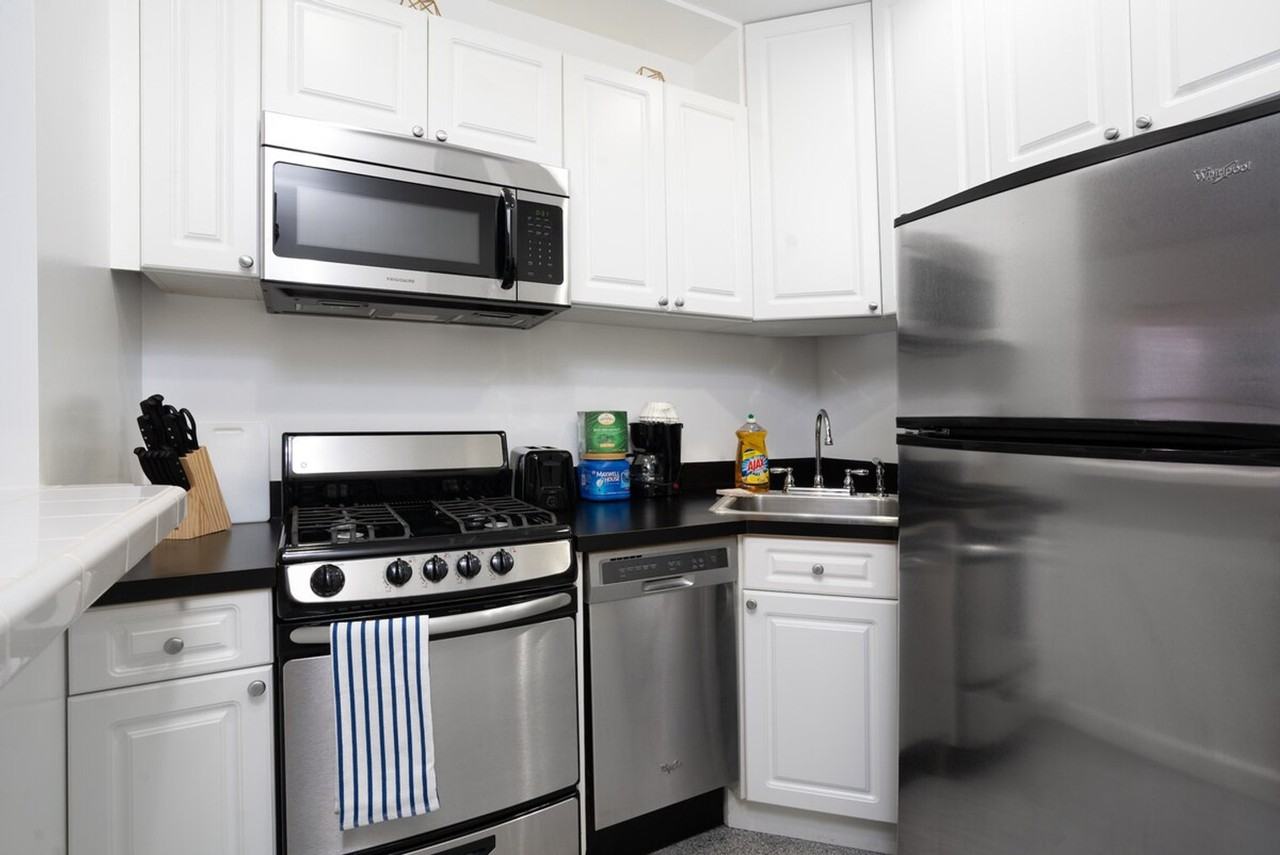 317 East 75th Street - Photo 3 of 45