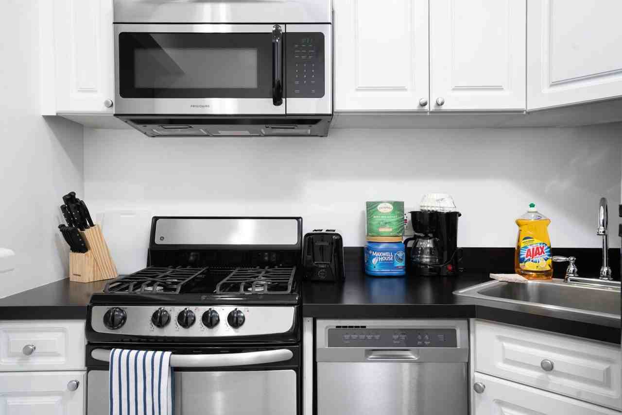 317 East 75th Street - Photo 4 of 23