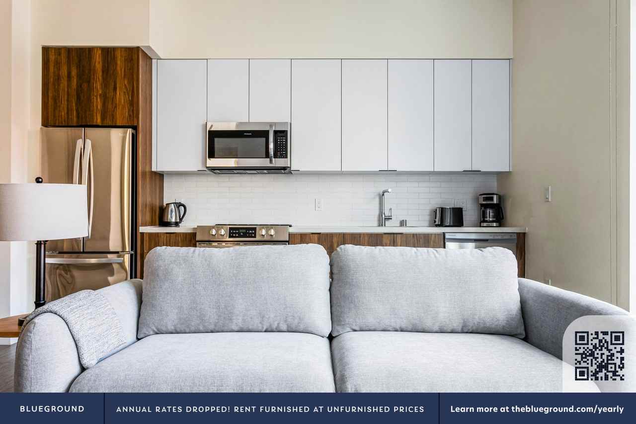 760 Serrano Avenue - Photo 3 of 26