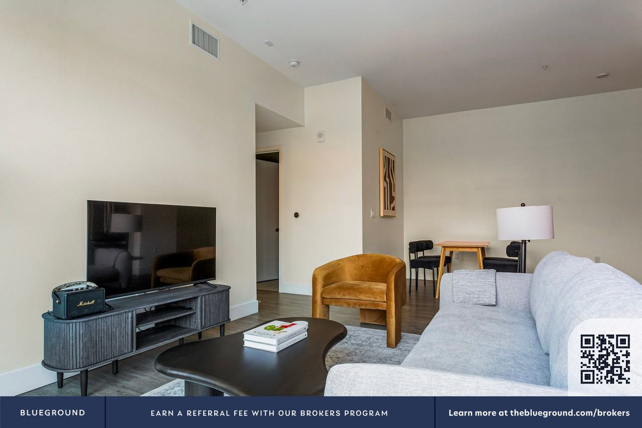 760 Serrano Avenue - Photo 4 of 26