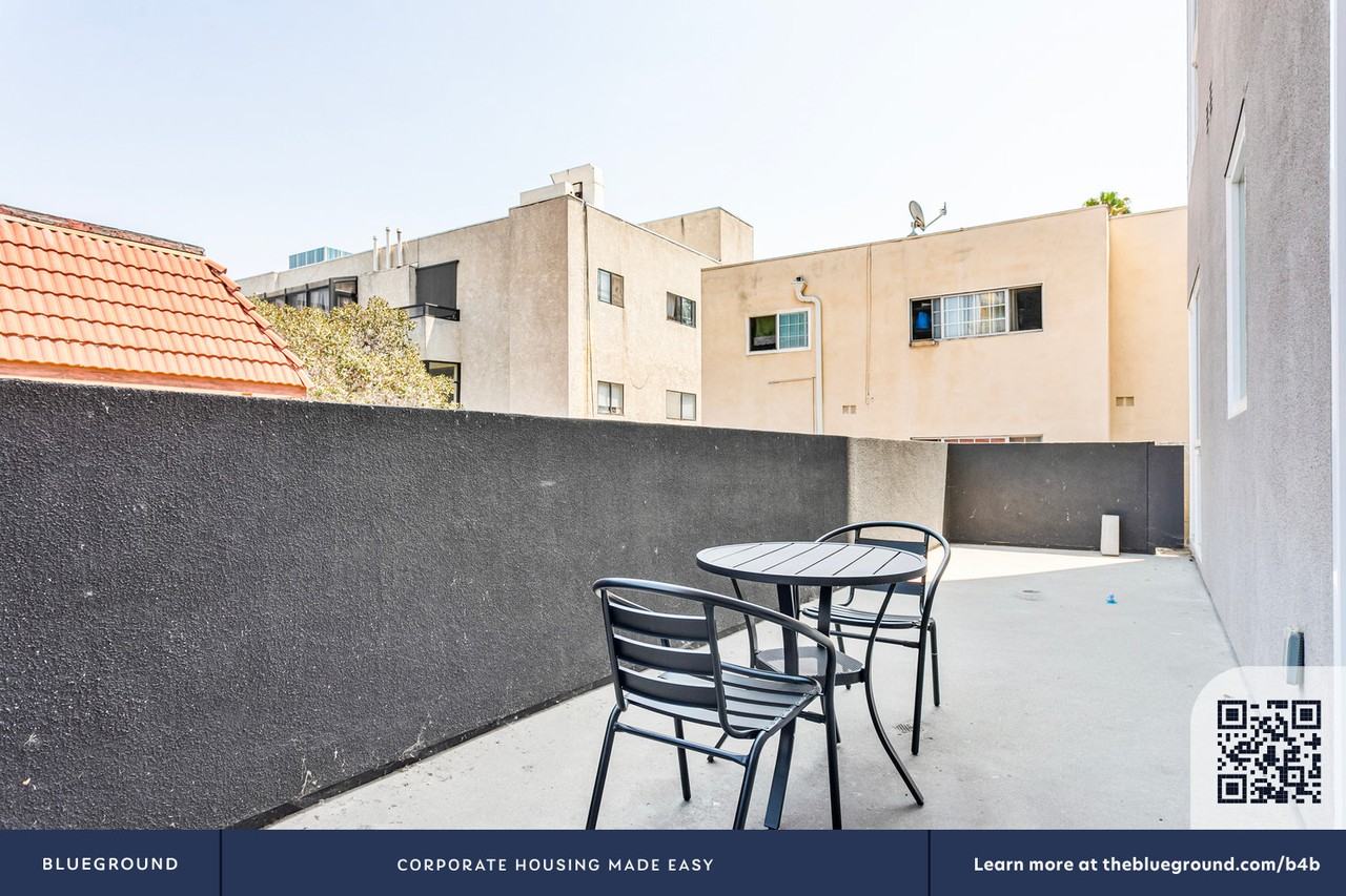 760 Serrano Avenue - Photo 5 of 26