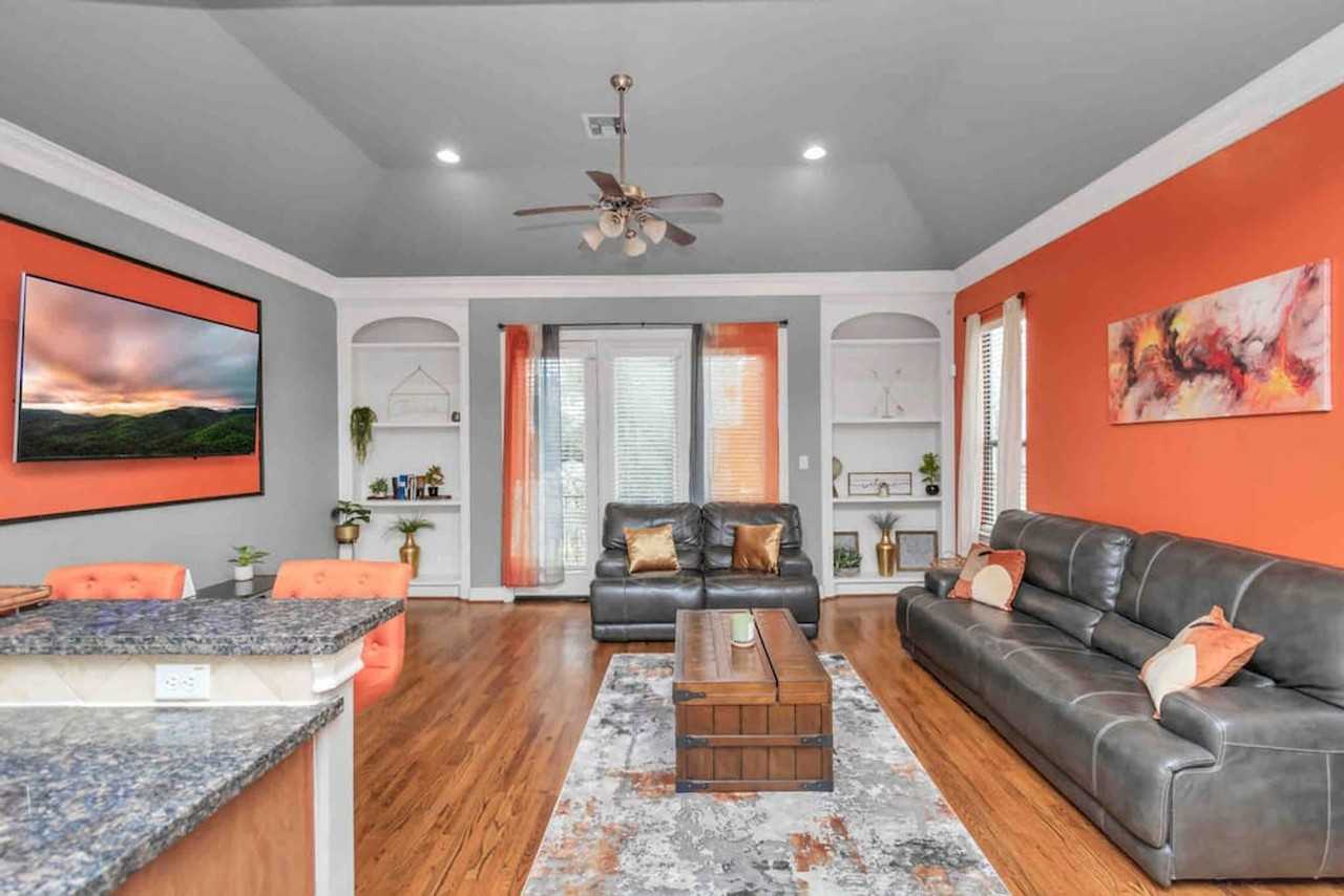 2521 St Emanuel St #1047945P - Photo 4 of 47