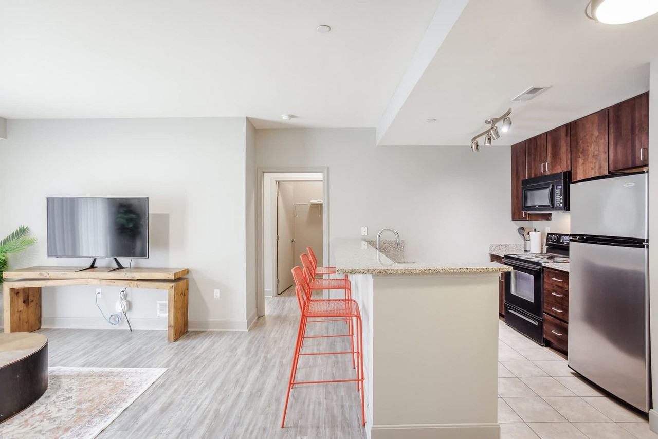 121 East Freedom Way - Photo 2 of 33