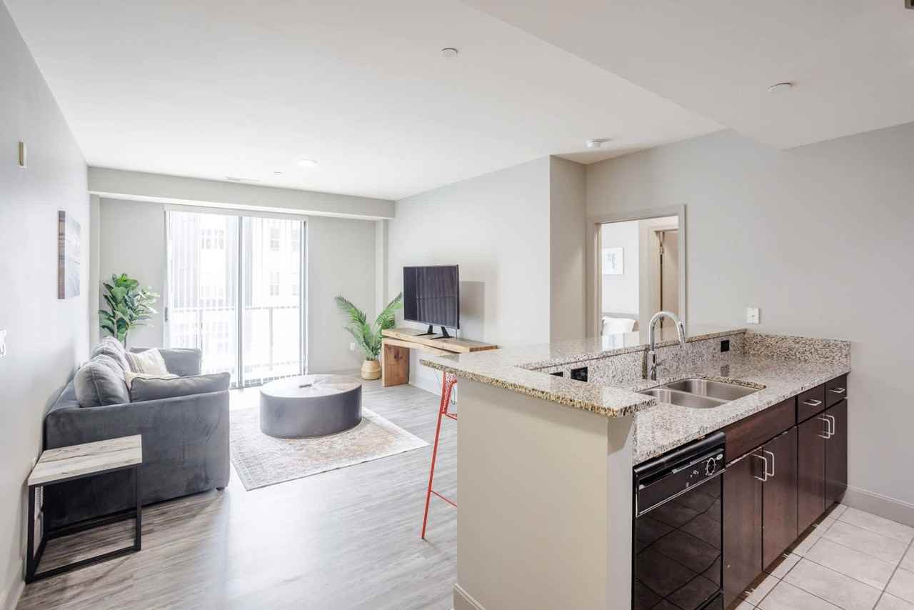 121 East Freedom Way - Photo 3 of 33