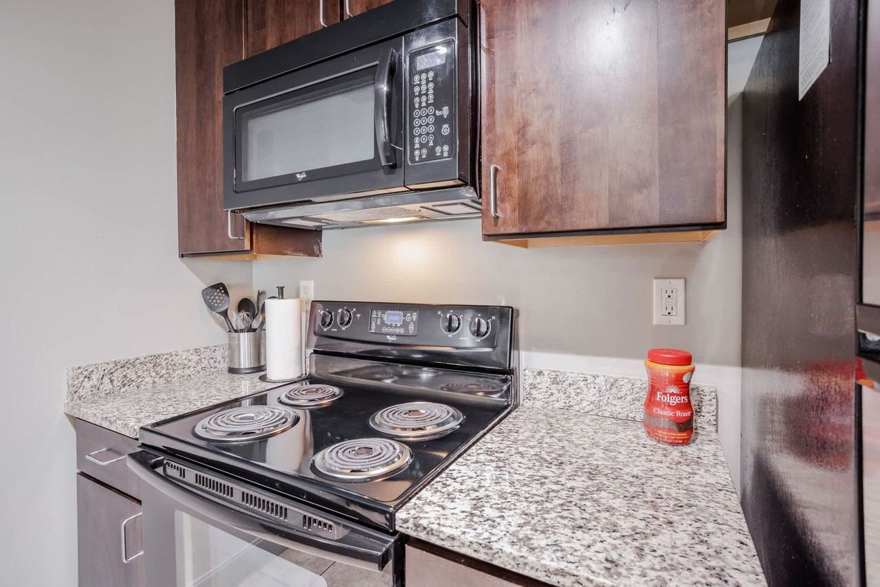 121 East Freedom Way - Photo 6 of 33