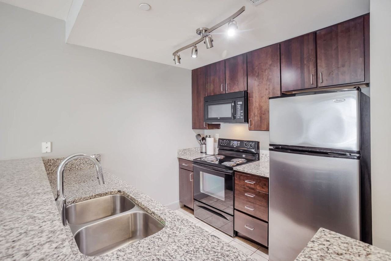 121 East Freedom Way - Photo 7 of 33