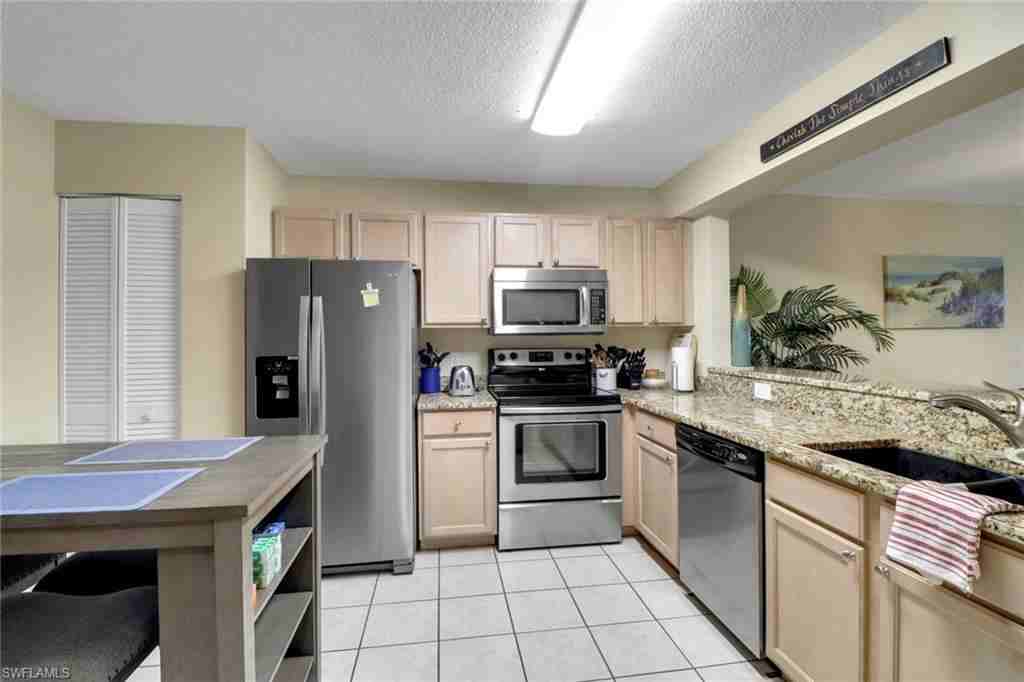 9901 Sunset Cove Ln ##226 - Photo 4 of 37