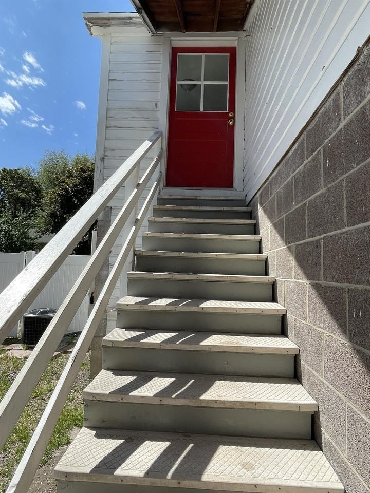 3595 S St #R - Photo 3 of 17