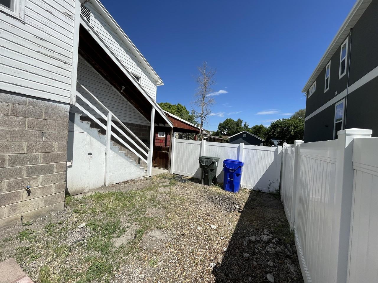 3595 S St #R - Photo 5 of 17