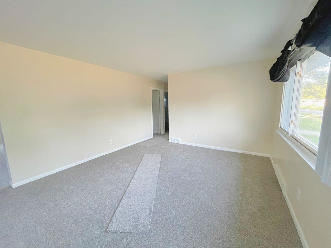 28600 Oakwood St - Photo 2 of 12