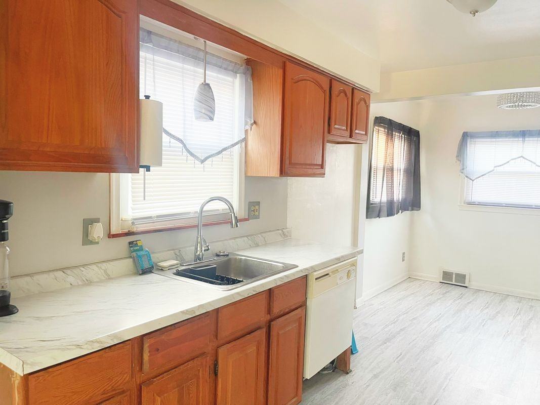 28600 Oakwood St - Photo 3 of 12