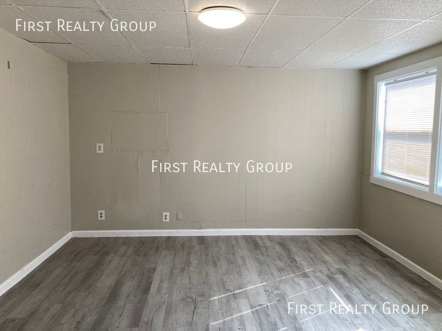129 S Main St - Photo 3 of 12