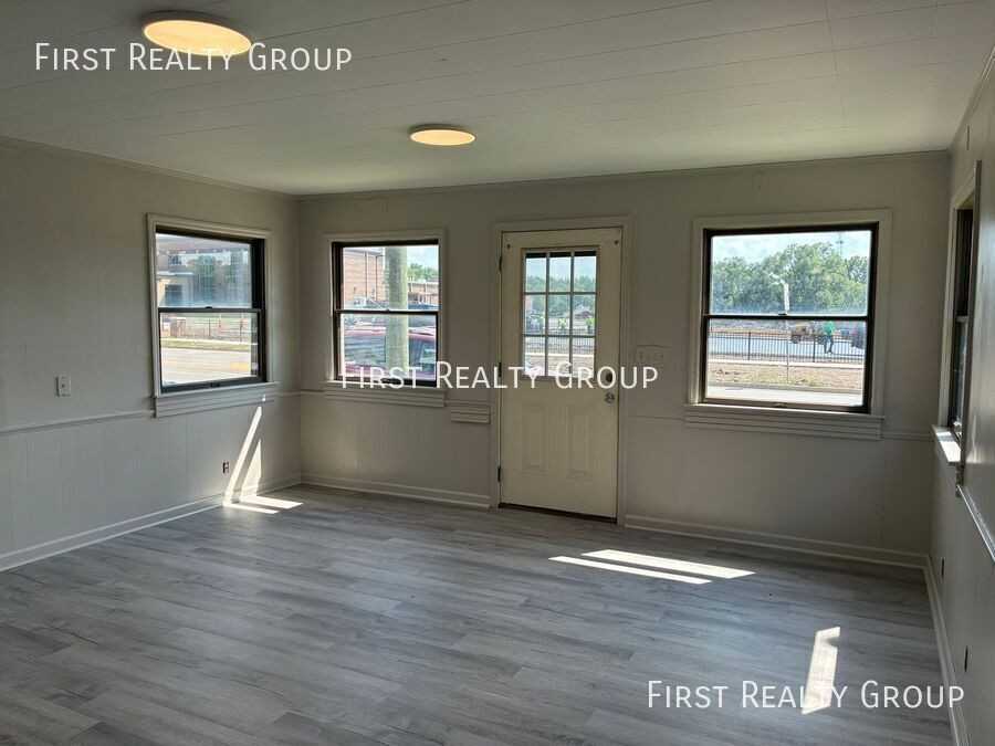 123 E 6th St - Photo 3 of 5