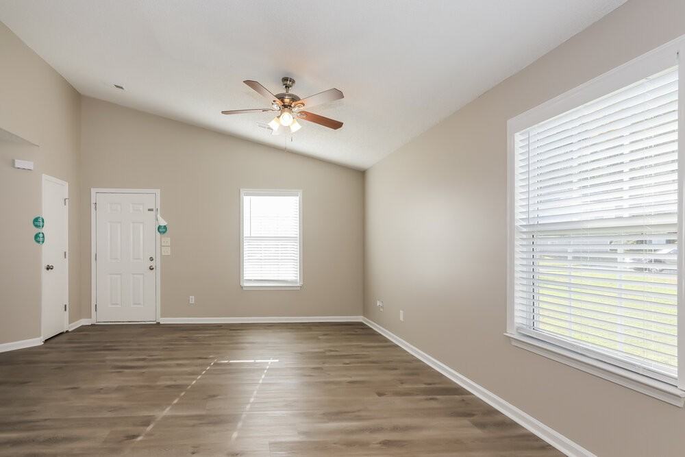 11926 Stewarts Crossing Dr - Photo 4 of 16