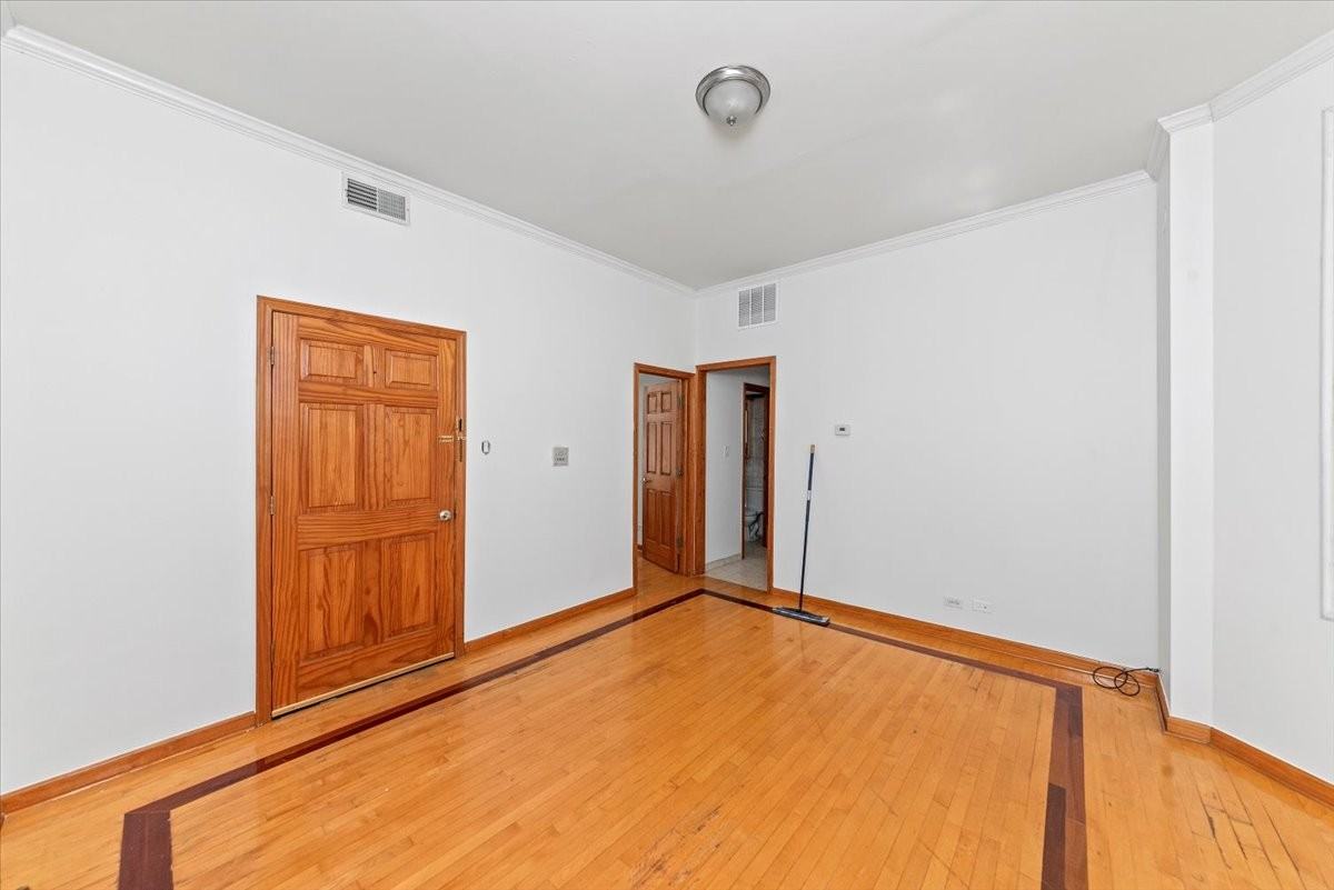 1707 N Fairfield Ave #2 - Photo 2 of 10