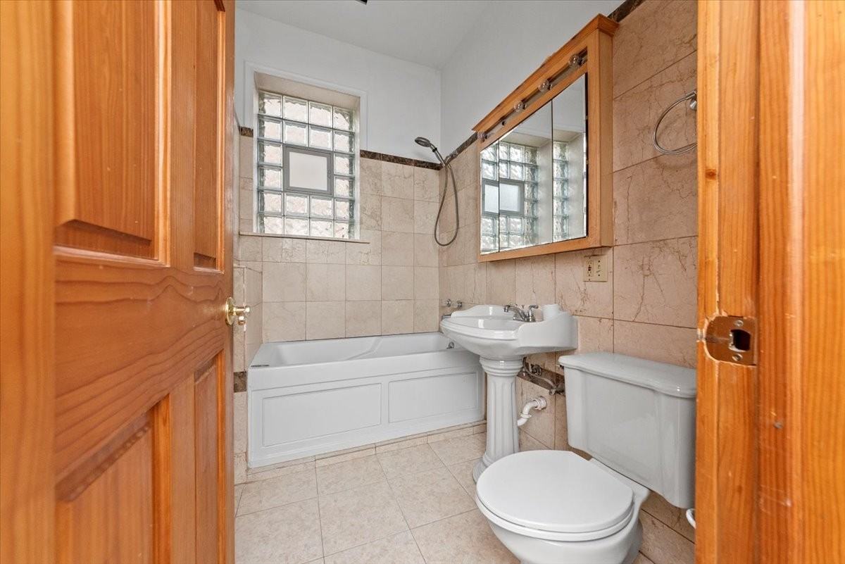 1707 N Fairfield Ave #2 - Photo 7 of 10