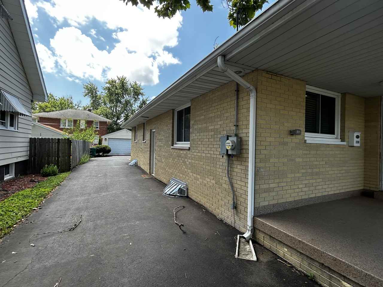 2206 West Rohmann Avenue - Photo 2 of 31